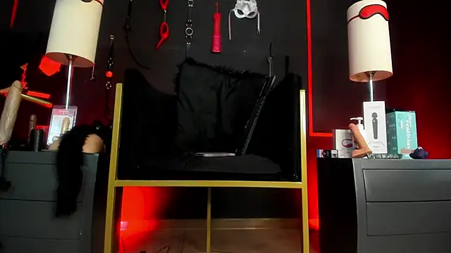 Snapshot of CharlotteScotte chatting on October 18, 2025, 12:07 pm CharlotteScotte online show from October 18, 2025, 12:07 pm