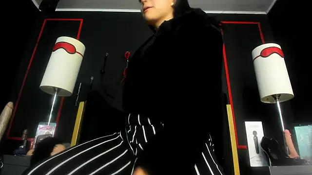 Snapshot of CharlotteScotte chatting on October 15, 2025, 12:13 pm CharlotteScotte online show from October 15, 2025, 12:13 pm