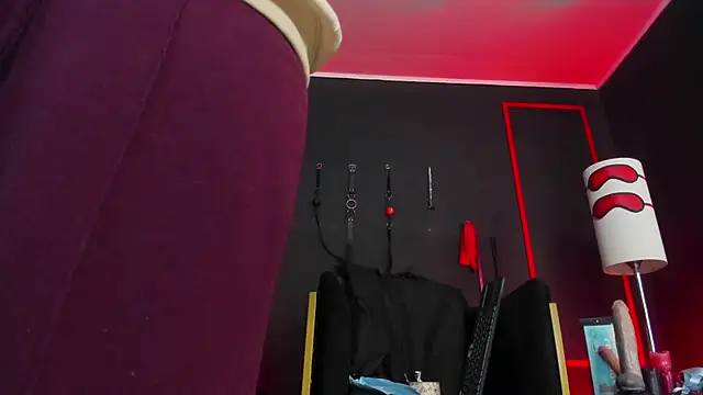 Snapshot of CharlotteScotte chatting on October 1, 2025, 11:58 am CharlotteScotte online show from October 1, 2025, 11:58 am