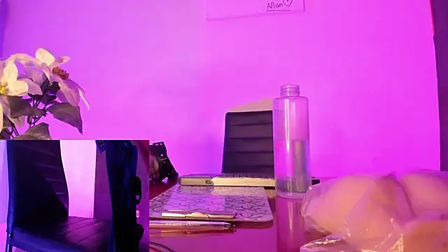 Snapshot of CharlotteScotte chatting on March 21, 2025, 6:07 pm CharlotteScotte online show from March 21, 2025, 6:07 pm