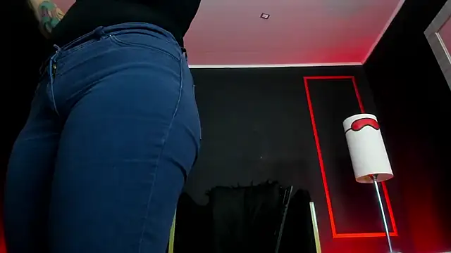 Snapshot of CharlotteScotte chatting on October 27, 2025, 11:33 am CharlotteScotte online show from October 27, 2025, 11:33 am