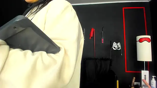 Snapshot of CharlotteScotte chatting on November 6, 2025, 12:53 pm CharlotteScotte online show from November 6, 2025, 12:53 pm