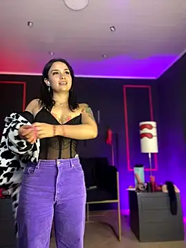 Snapshot of CharlotteScotte chatting on October 3, 2025, 11:45 am CharlotteScotte online show from October 3, 2025, 11:45 am