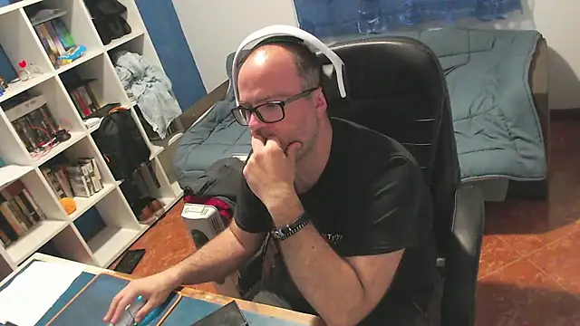 ravingr4d4 online show from March 31, 2026, 8:44 pm