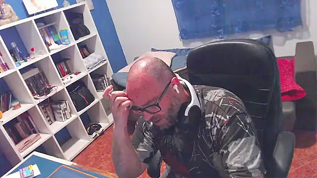 ravingr4d4 online show from April 18, 2026, 10:21 pm