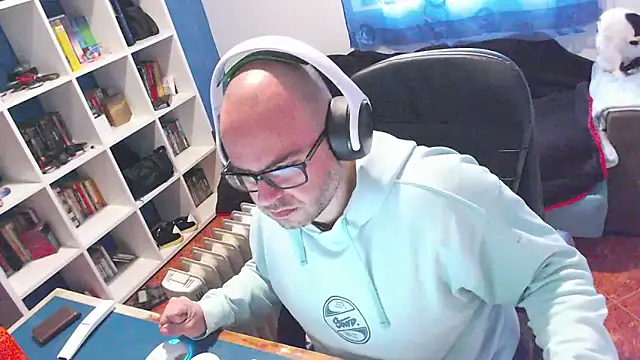 ravingr4d4 online show from December 22, 2025, 10:59 am