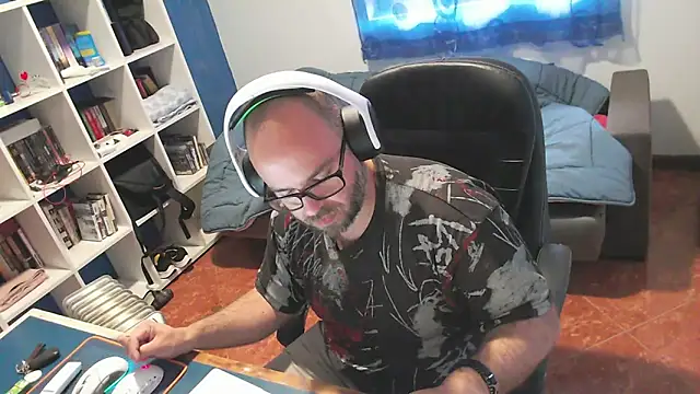 ravingr4d4 online show from April 21, 2026, 8:21 am