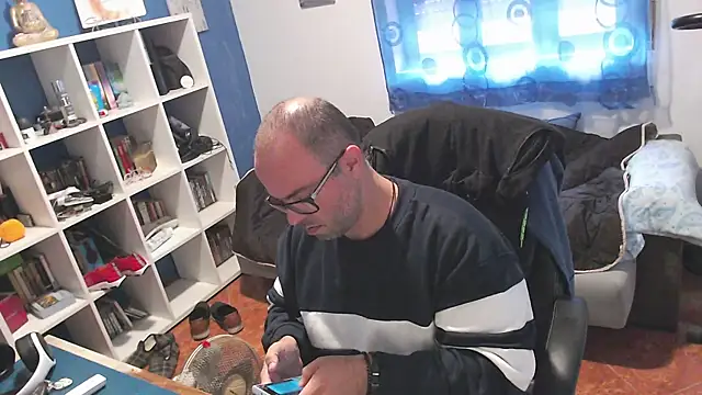 ravingr4d4 online show from November 4, 2025, 1:37 pm