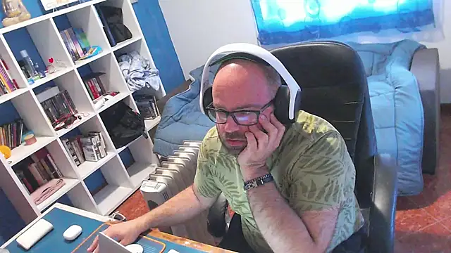 ravingr4d4 online show from April 24, 2026, 8:05 am