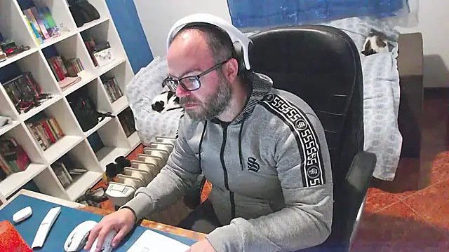 ravingr4d4 online show from January 18, 2026, 7:17 pm