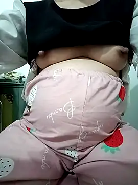 Snapshot of SweetGirl2k2 chatting on March 18, 2026, 1:46 pm SweetGirl2k2 online show from March 18, 2026, 1:46 pm