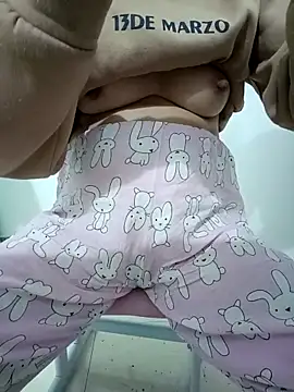 Snapshot of SweetGirl2k2 chatting on December 16, 2025, 11:09 pm SweetGirl2k2 online show from December 16, 2025, 11:09 pm