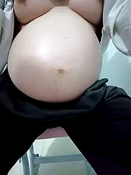 Snapshot of SweetGirl2k2 chatting on March 23, 2026, 5:07 am SweetGirl2k2 online show from March 23, 2026, 5:07 am