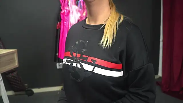 CelineConner online show from November 19, 2025, 5:07 am