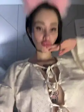 Snapshot of Yunasi chatting on February 27, 2025, 12:12 pm Yunasi online show from February 27, 2025, 12:12 pm