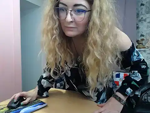 Snapshot of Helen1974 chatting on March 5, 2025, 5:18 pm Helen1974 online show from March 5, 2025, 5:18 pm