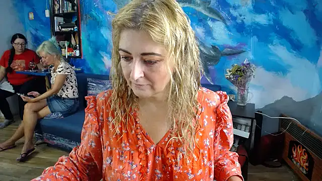 Snapshot of Helen1974 chatting on September 20, 2025, 4:56 pm Helen1974 online show from September 20, 2025, 4:56 pm