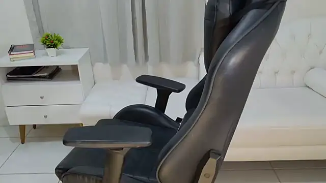 Snapshot of ANNA------ chatting on November 22, 2025, 4:44 am ANNA------ online show from November 22, 2025, 4:44 am