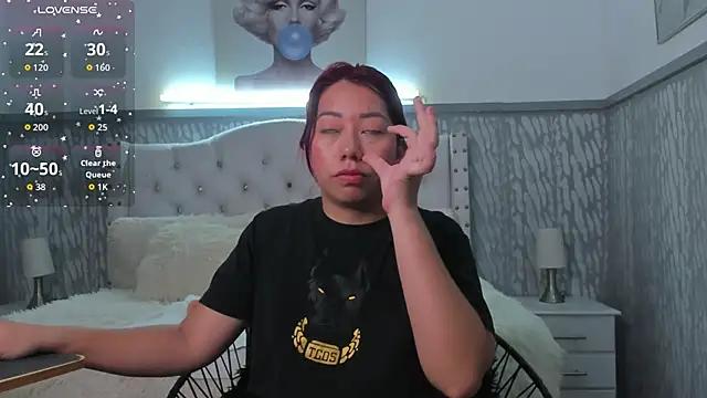 sexylaurita online show from April 15, 2026, 11:16 am