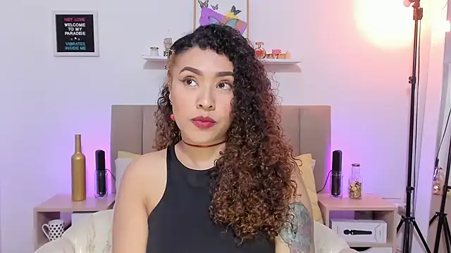 Snapshot of Zoe_Gruber chatting on November 13, 2025, 9:40 pm Zoe Gruber online show from November 13, 2025, 9:40 pm