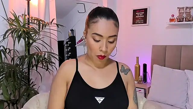 Snapshot of Zoe_Gruber chatting on November 23, 2025, 9:47 pm Zoe Gruber online show from November 23, 2025, 9:47 pm