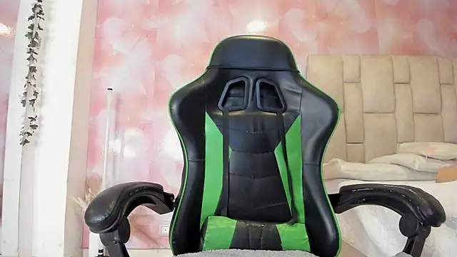 Snapshot of emily_lean_ chatting on November 26, 2025, 2:11 am emily lean online show from November 26, 2025, 2:11 am