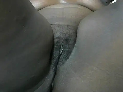 laurawicky online show from December 2, 2025, 4:36 am