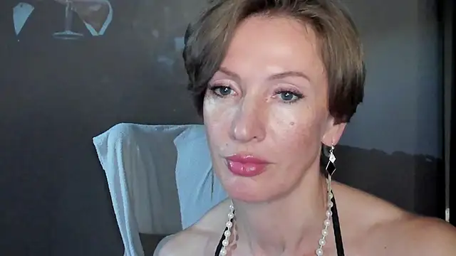 Snapshot of Dorothy_Meyer chatting on July 6, 2026, 4:08 am Dorothy Meyer online show from July 6, 2026, 4:08 am
