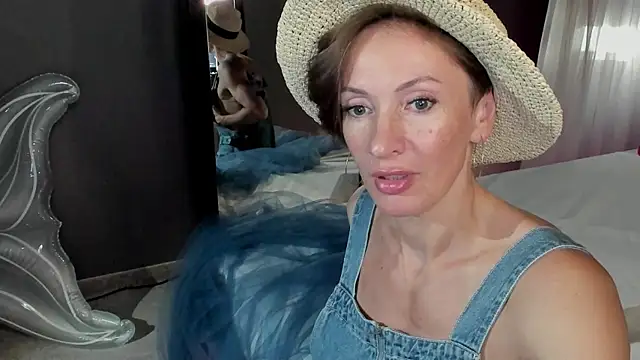 Snapshot of Dorothy_Meyer chatting on July 7, 2026, 9:40 pm Dorothy Meyer online show from July 7, 2026, 9:40 pm