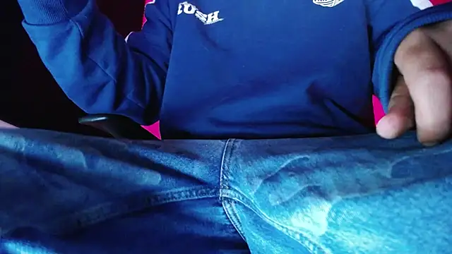 zacwatson  online show from November 8, 2025, 5:44 am