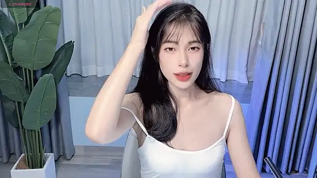 Snapshot of Aurora_99 chatting on October 4, 2025, 11:56 am Aurora 99 online show from October 4, 2025, 11:56 am