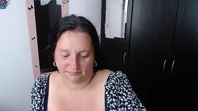 Snapshot of CristialJones_ chatting on December 1, 2025, 2:29 pm CristialJones online show from December 1, 2025, 2:29 pm