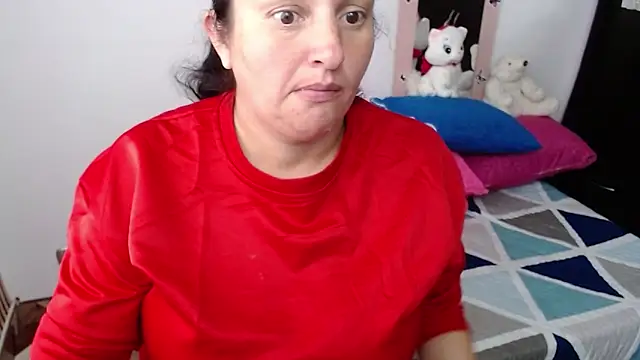 Snapshot of CristialJones_ chatting on November 15, 2025, 4:11 pm CristialJones online show from November 15, 2025, 4:11 pm