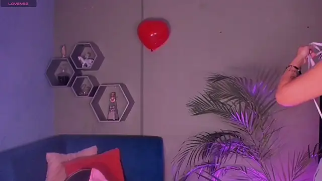 Snapshot of Sussy_Bell01 chatting on February 20, 2025, 6:03 pm Sussy Bell01 online show from February 20, 2025, 6:03 pm