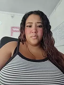 Snapshot of I_am_yours- chatting on June 6, 2026, 4:12 pm I am yours- online show from June 6, 2026, 4:12 pm