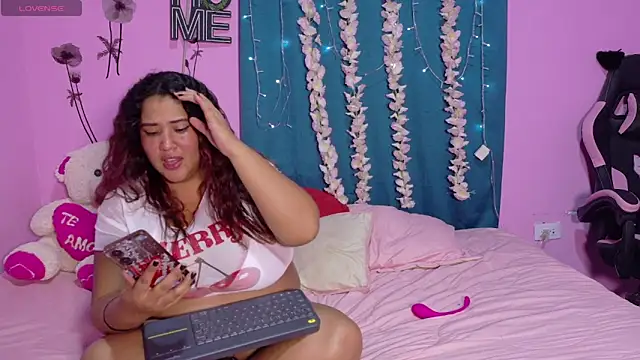 Snapshot of I_am_yours- chatting on May 8, 2026, 12:58 am I am yours- online show from May 8, 2026, 12:58 am