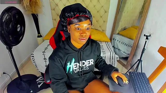 helena copper  online show from November 30, 2025, 7:03 pm