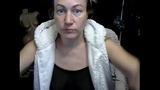 wLESLYMOSw online show from September 19, 2025, 8:40 am