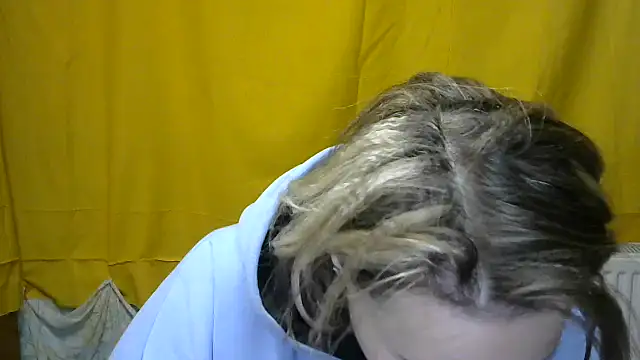 wLESLYMOSw online show from March 12, 2025, 9:44 am