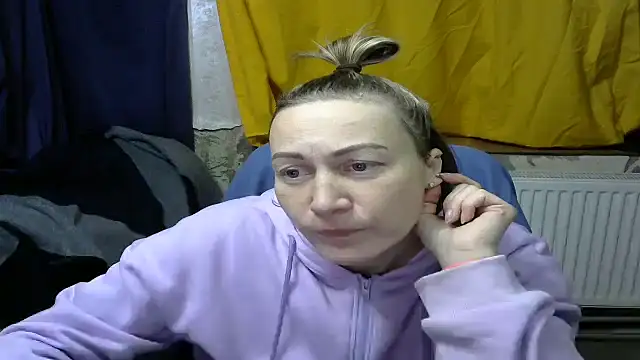 wLESLYMOSw online show from December 22, 2024, 6:48 pm