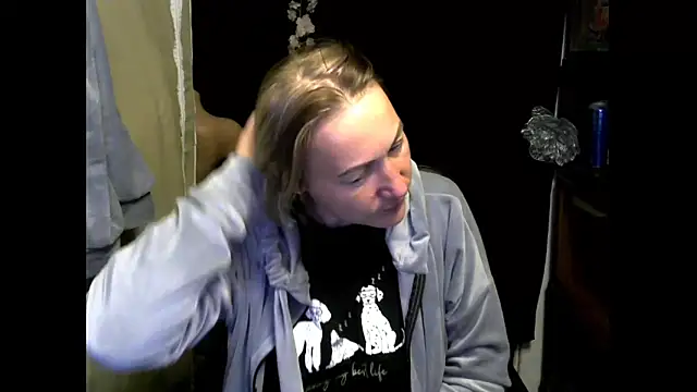 wLESLYMOSw online show from September 27, 2025, 5:30 pm