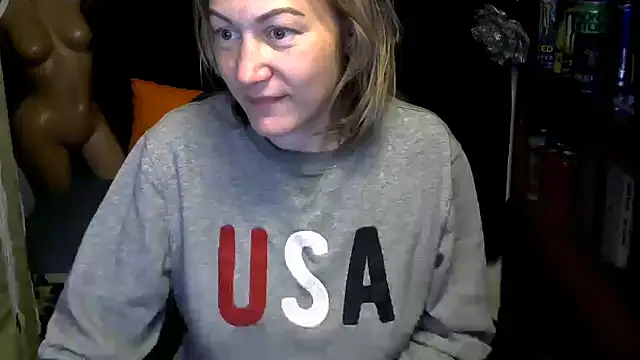 wLESLYMOSw online show from November 14, 2025, 8:29 am