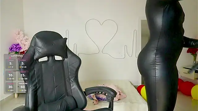 Snapshot of EmmaSanzz_ chatting on September 26, 2025, 11:50 am EmmaSanzz online show from September 26, 2025, 11:50 am