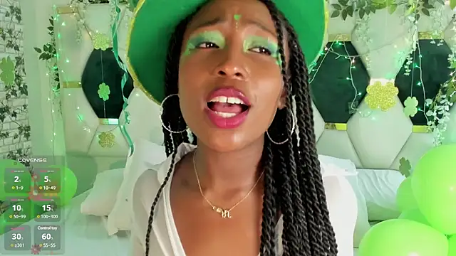 Snapshot of EmmaSanzz_ chatting on March 17, 2025, 6:00 pm EmmaSanzz online show from March 17, 2025, 6:00 pm