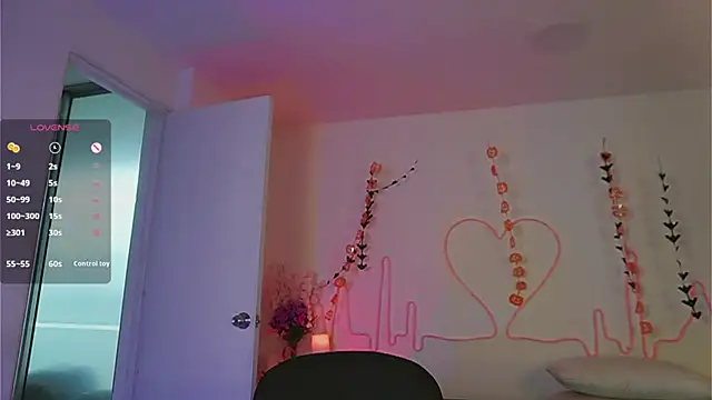 Snapshot of EmmaSanzz_ chatting on October 11, 2025, 11:44 am EmmaSanzz online show from October 11, 2025, 11:44 am