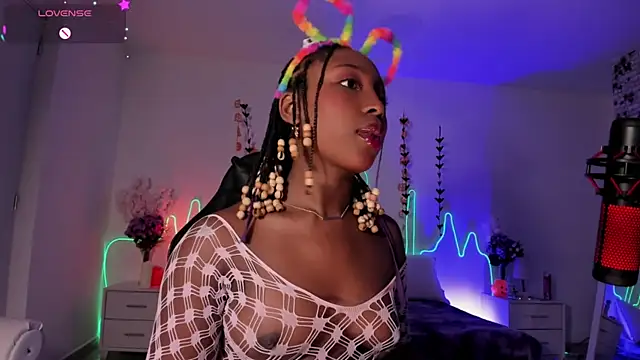 Snapshot of EmmaSanzz_ chatting on October 17, 2025, 11:34 am EmmaSanzz online show from October 17, 2025, 11:34 am