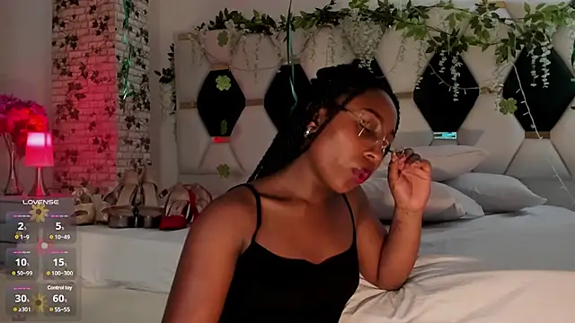 Snapshot of EmmaSanzz_ chatting on March 16, 2025, 5:39 pm EmmaSanzz online show from March 16, 2025, 5:39 pm