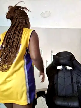 Snapshot of EmmaSanzz_ chatting on December 14, 2025, 11:27 am EmmaSanzz online show from December 14, 2025, 11:27 am