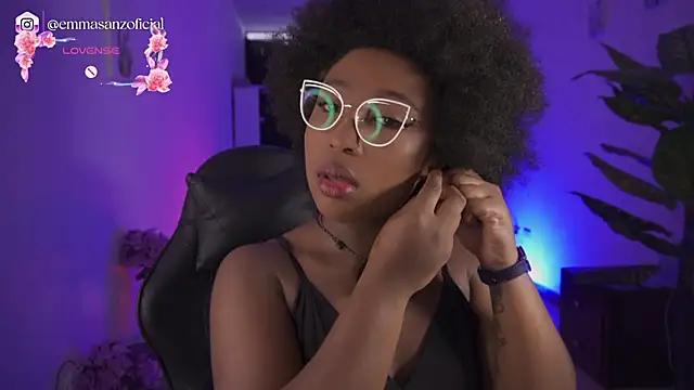 Snapshot of EmmaSanzz_ chatting on May 9, 2026, 12:08 pm EmmaSanzz online show from May 9, 2026, 12:08 pm