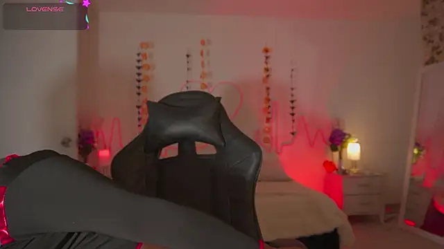 Snapshot of EmmaSanzz_ chatting on October 19, 2025, 11:46 am EmmaSanzz online show from October 19, 2025, 11:46 am